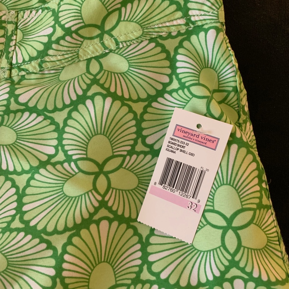 Brand New Vineyard Vines Board Short - Picture 3 of 3